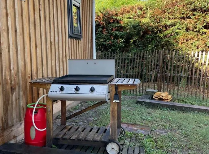 Au Calme Dans La Pinede 캠프장 *